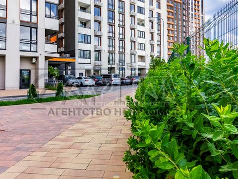 комерційна за адресою Дніпровська набережна вул., 18-А