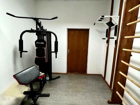 комерційна за адресою Незалежності, 25