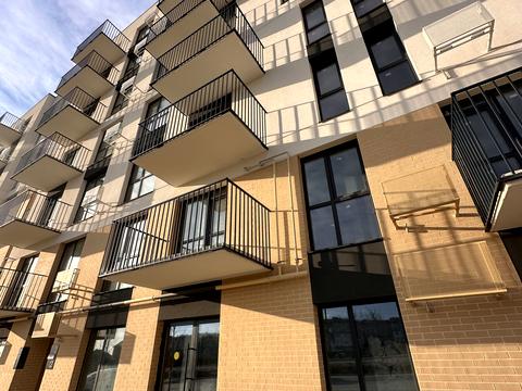 комерційна за адресою Садова вул., 77 к1