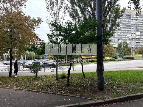 комерційна за адресою Миколи Міхновського бульв. (Дружби Народів), 32