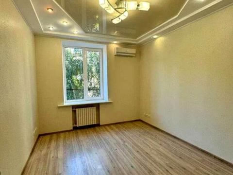 комерційна за адресою Прорізна вул., 4