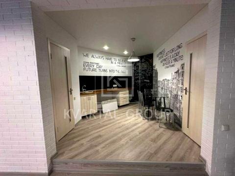 комерційна за адресою Лісова вул., 4-З