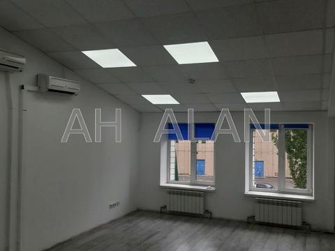 комерційна за адресою Межигірська вул., 87-А