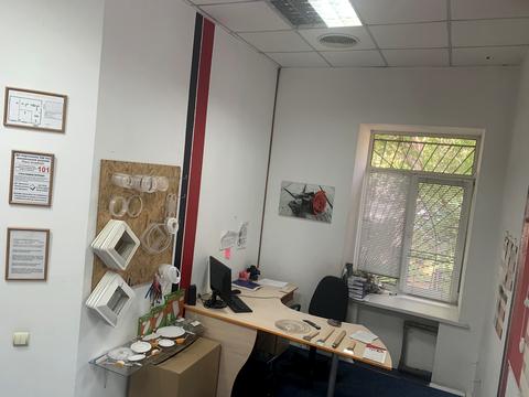 комерційна за адресою В'ячеслава Чорновола вул. (Юрія Савченка), 7