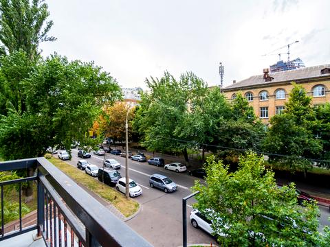 комерційна за адресою Джона Маккейна вул. (Івана Кудрі), 26