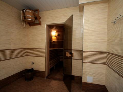 комерційна за адресою Незалежності вул., 8