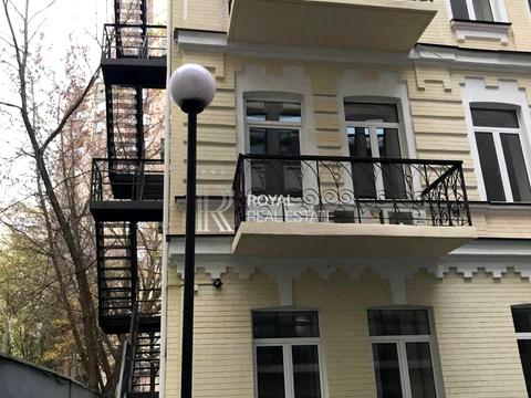 комерційна за адресою Ґарета Джонса вул. (Сім'ї Хохлових), 8