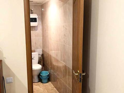 комерційна за адресою Київська вул., 1