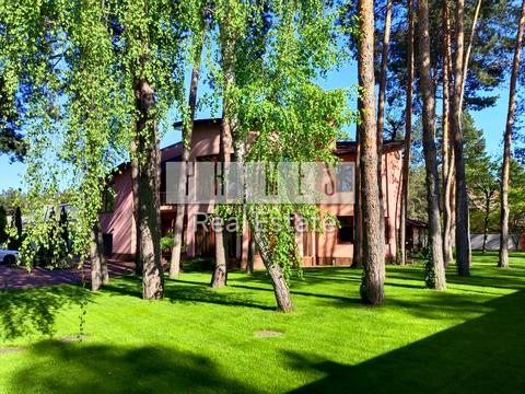 будинок за адресою Вишнева вул.