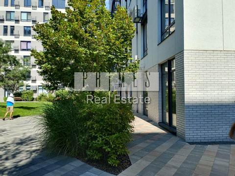 комерційна за адресою Салютна вул., 2-Б