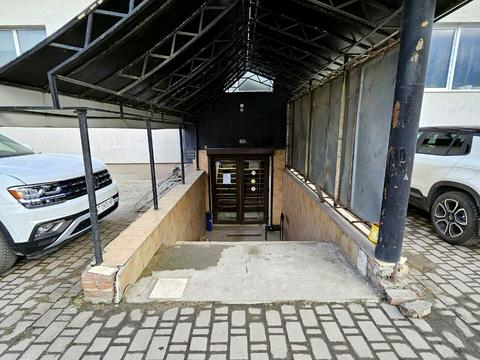 комерційна за адресою Юліана Пелеша вул., 1
