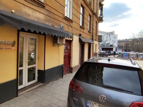 комерційна за адресою Медова вул., 8