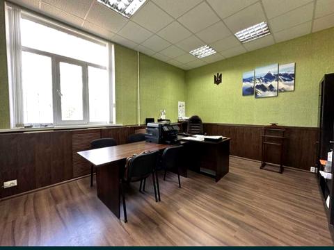 паркомісце за адресою Олега Ольжича вул., 1