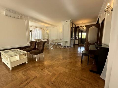 будинок за адресою с. Лісники, квіткова