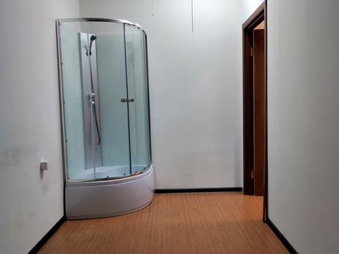 комерційна за адресою Кропивницького вул., 18