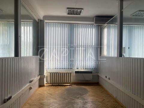 комерційна за адресою Солом'янська пл., 3