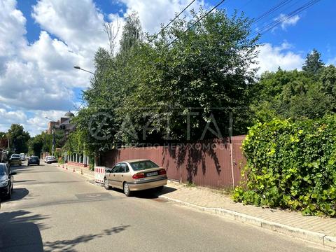 участок по адресу Добровольчих Батальйонів ул. (Панфіловців), 10