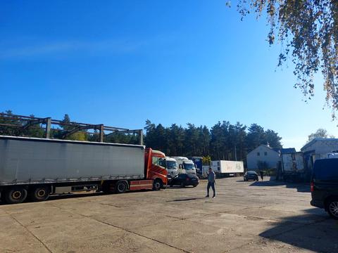 комерційна за адресою Радистів вул., 6