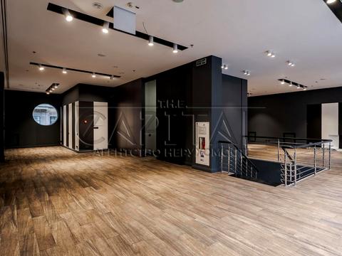 комерційна за адресою Володимирська вул., 38