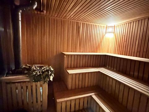 коммерческая по адресу Червона гора, 1