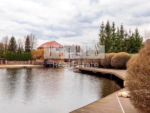 будинок за адресою Набережна вул.