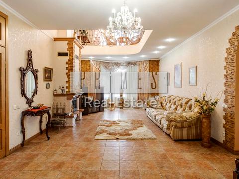 будинок за адресою Гідності вул. (Жертв Революції), 18