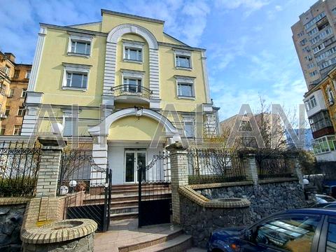 комерційна за адресою Саксаганського вул., 67-Б