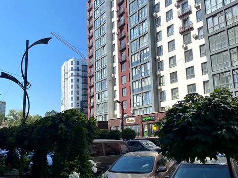 комерційна за адресою Княгинин вул., 44