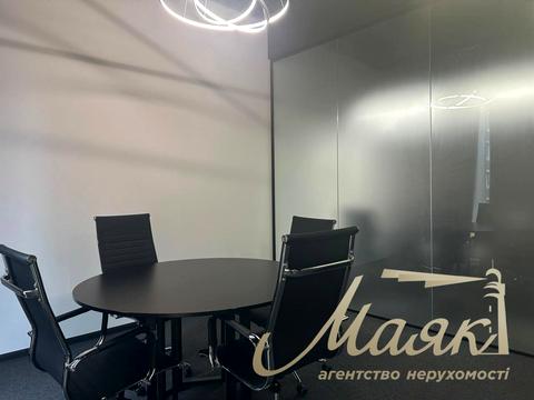 коммерческая по адресу Антоновича ул. (Горького), 74