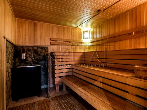 комерційна за адресою Патріарха Володимира Романюка вул. (Жовтнева), 2Б