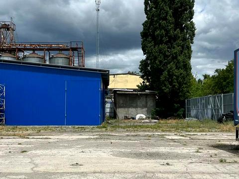 комерційна за адресою Верстова вул., 33