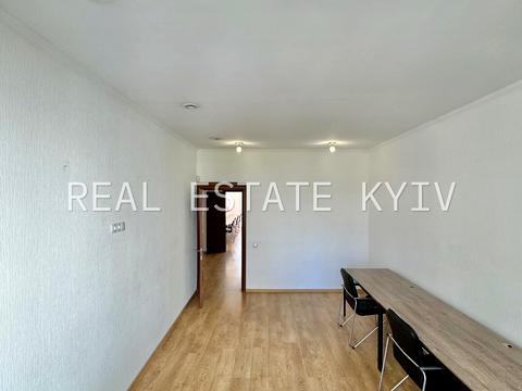 комерційна за адресою Антоновича вул. (Горького), 131