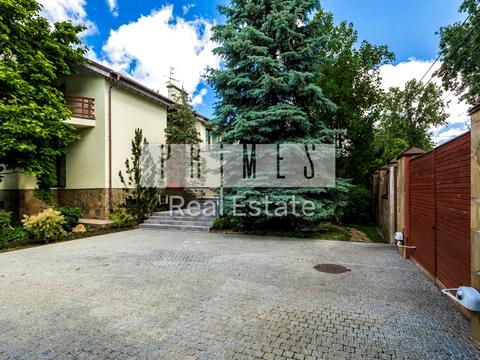 будинок за адресою Каштанова