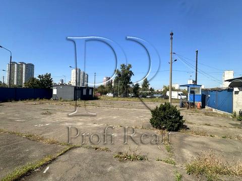 комерційна за адресою Березняківська вул., 17А