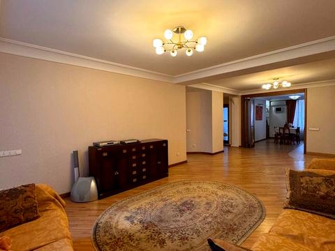 квартира за адресою Академіка Чекмарьова вул., 2