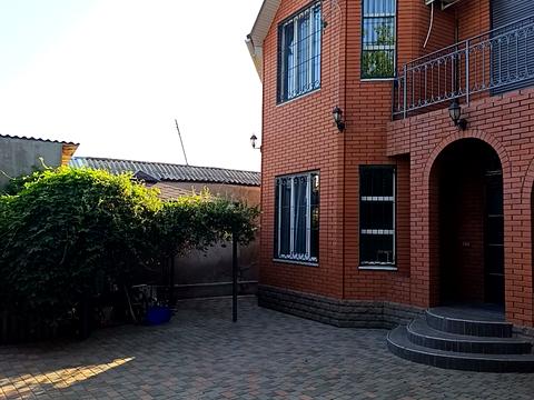 будинок за адресою Квітнева вул.