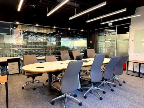 комерційна за адресою Сім'ї Прахових вул. (Гайдара), 48