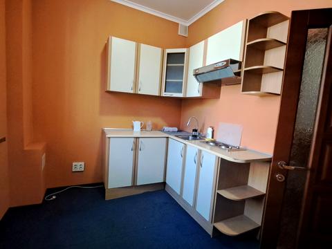 комерційна за адресою Незалежності вул., 18а