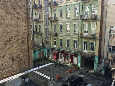 комерційна за адресою Володимирська вул., 51/53