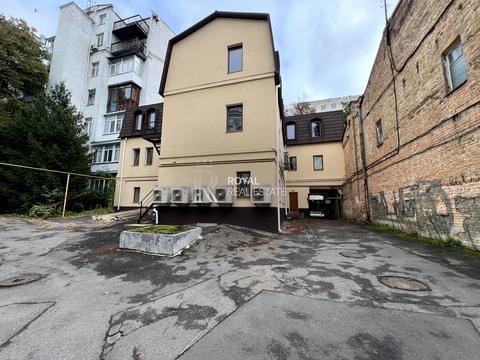 комерційна за адресою Івана Франка вул., 2б