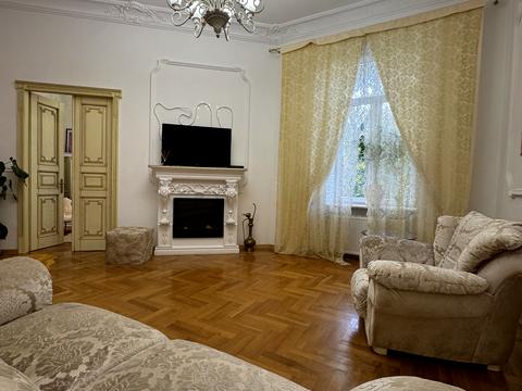 квартира за адресою Академіка Володимира Гнатюка вул. (), 3