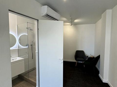 комерційна за адресою Приморська вул., 22