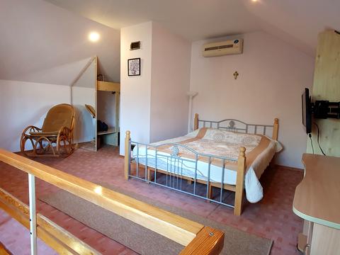 будинок за адресою Краєвидна вул.