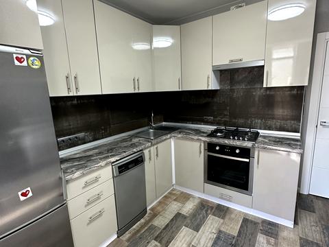 квартира за адресою Українська вул., 83 Б