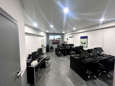 комерційна за адресою Київська вул., 1