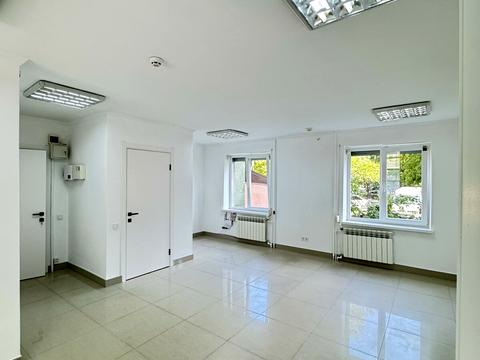 комерційна за адресою Сихівська вул., 4