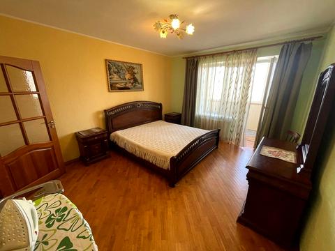 квартира за адресою Анни Ахматової вул., 31