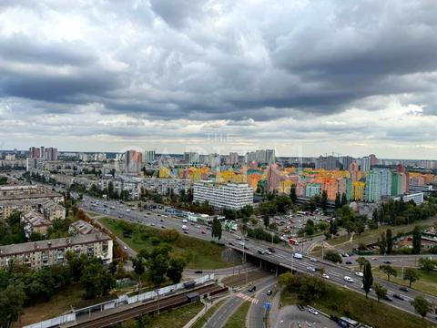 коммерческая по адресу Соборности просп. (Воззʼєднання), 30