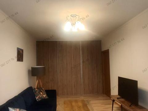 квартира за адресою Анни Ахматової вул., 30