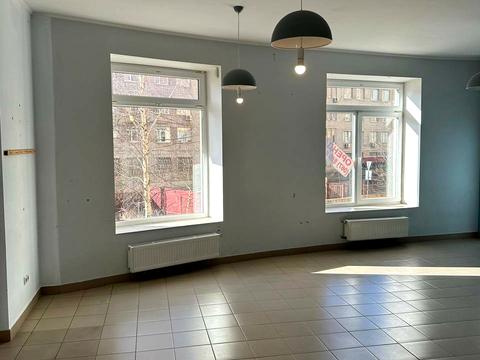 комерційна за адресою Залізнична вул., 5